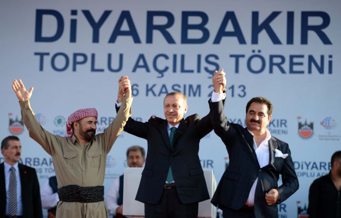 İbrahim Tatlıses ile Şivan Perver Diyarbakır'da düet yaptı İbrahim Tatlıses ile Şivan Perver Diyarbakır'da düet yaptı
