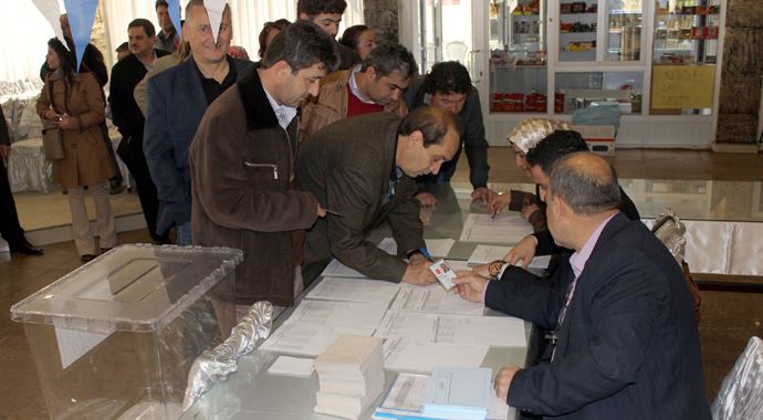 AK Parti sandığa gitti AK Parti sandığa gitti