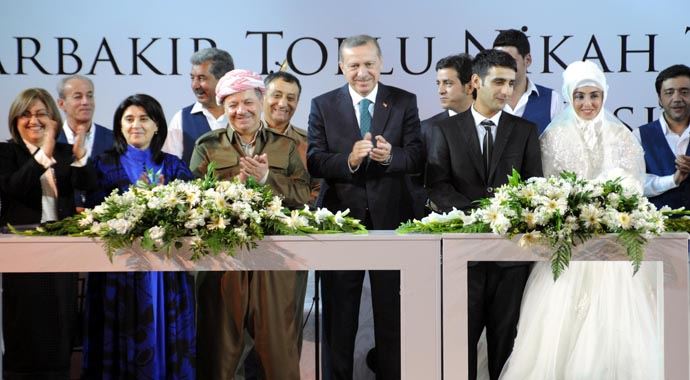 Başbakan Erdoğan, Diyarbakır'da 4 çocuk tavsiyesinde bulundu Başbakan Erdoğan, Diyarbakır'da 4 çocuk tavsiyesinde bulundu