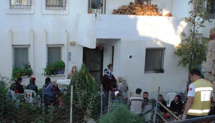 Balkondan iple odun çekerken aşağı düştü Balkondan iple odun çekerken aşağı düştü