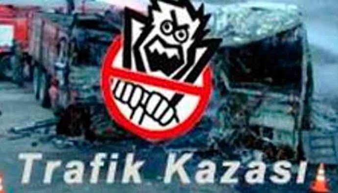 Kaza yapan sürücü ambulansa binerken İstiklal Marşı okudu Kaza yapan sürücü ambulansa binerken İstiklal Marşı okudu