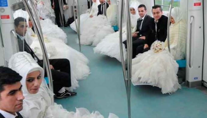 Marmaray&#039;da gelin damat geçidi