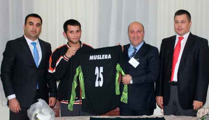 Muslera forma gönderdi, cezaevi karıştı Muslera forma gönderdi, cezaevi karıştı