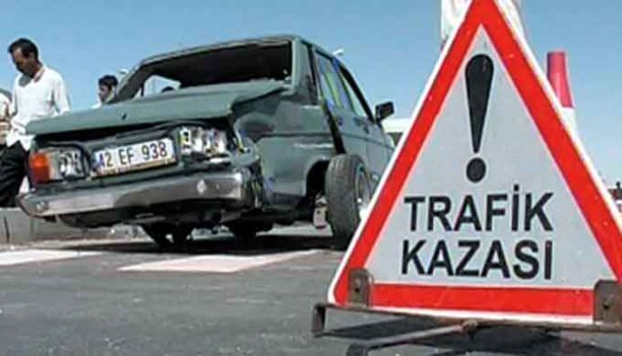 Hindistan'da kamyonet devrildi, 22 ölü Hindistan'da kamyonet devrildi, 22 ölü