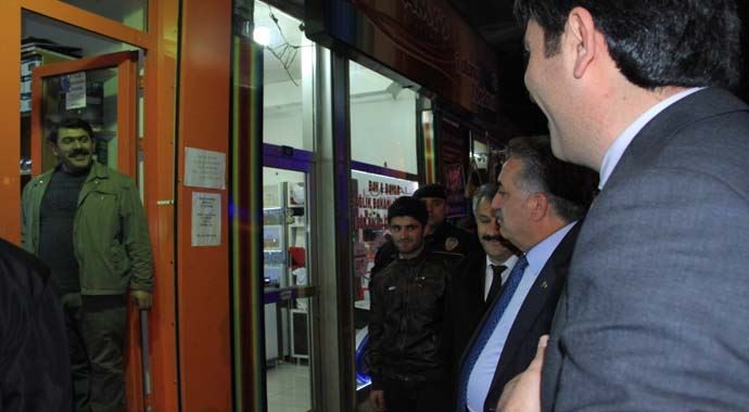 Bakan Hayati Yazıcı esnaf ziyaretine çıktı Bakan Hayati Yazıcı esnaf ziyaretine çıktı