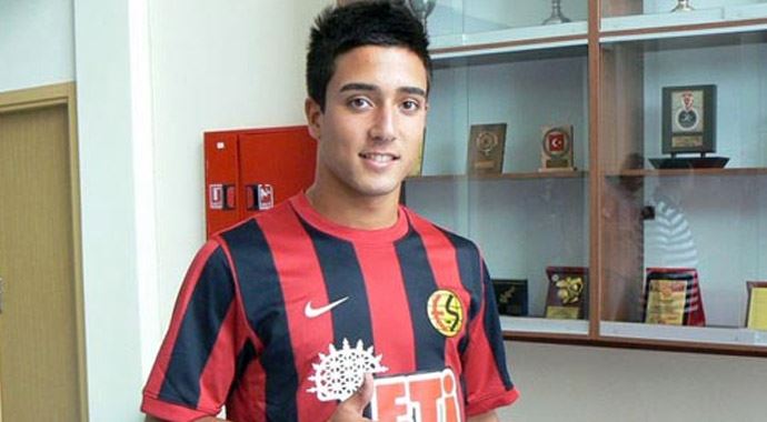 Fener ve Galatasaray bu isim için kapışacak Fener ve Galatasaray bu isim için kapışacak