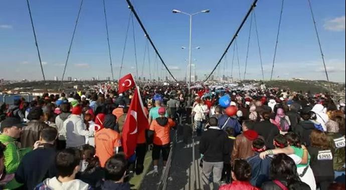 İstanbul Maratonu'nda bomba ihbarı paniğe yol açtı İstanbul Maratonu'nda bomba ihbarı paniğe yol açtı