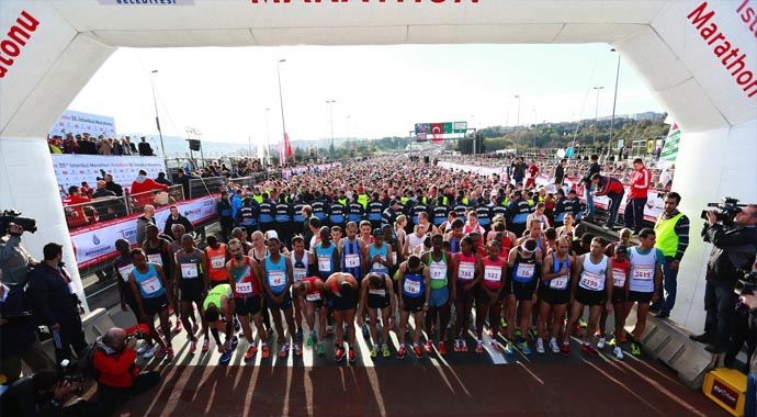 İstanbul Maratonu'nda dereceye girenler ödüllerini aldı İstanbul Maratonu'nda dereceye girenler ödüllerini aldı