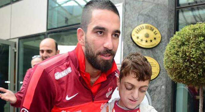 Arda Turan&#039;ın gözleri doldu