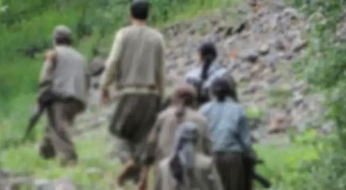 Şırnak'ın Habur Sınıır kapısında 9 PKK'lı teslim oldu Şırnak'ın Habur Sınıır kapısında 9 PKK'lı teslim oldu