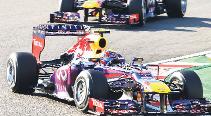 Vettel bu sezon 12'nci zaferini kazandı Vettel bu sezon 12'nci zaferini kazandı