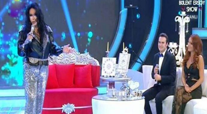 Bülent Ersoy pullu pantolonu twitter'ı salladı Bülent Ersoy pullu pantolonu twitter'ı salladı