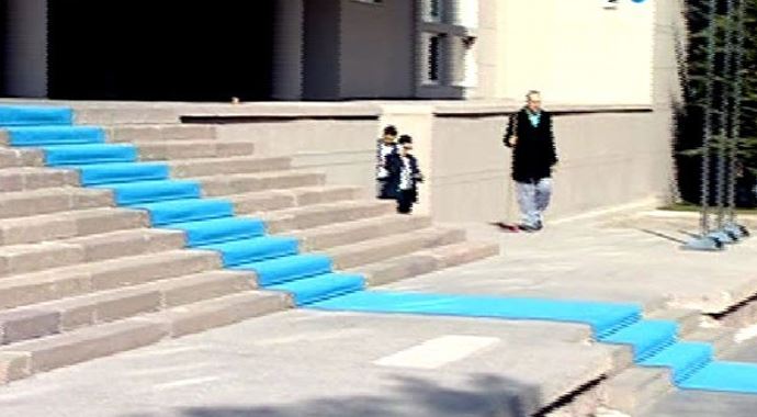 Başbakanlıkta kırmızı halı devrine son Başbakanlıkta kırmızı halı devrine son