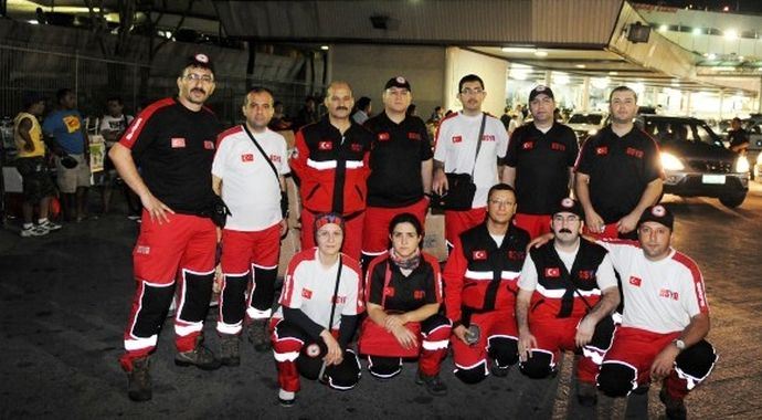 Türk doktorlar Filipinler'in felaket bölgesinde Türk doktorlar Filipinler'in felaket bölgesinde