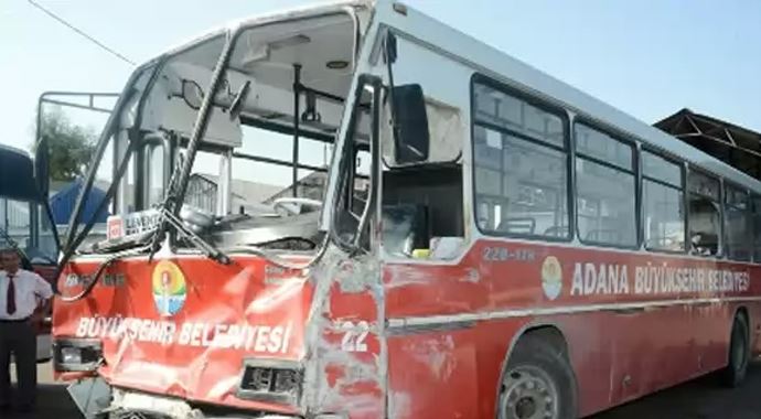 Terör örgütü yandaşları otobüse saldırdı, 1 ölü, 3 yaralı Terör örgütü yandaşları otobüse saldırdı, 1 ölü, 3 yaralı