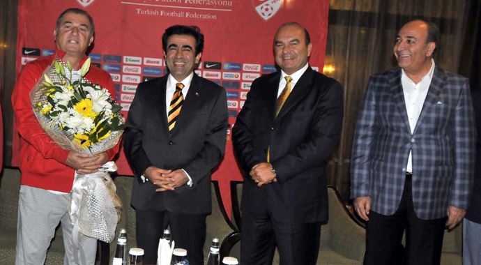 Mersin Valisi, Fatih Terim'i ziyaret etti Mersin Valisi, Fatih Terim'i ziyaret etti
