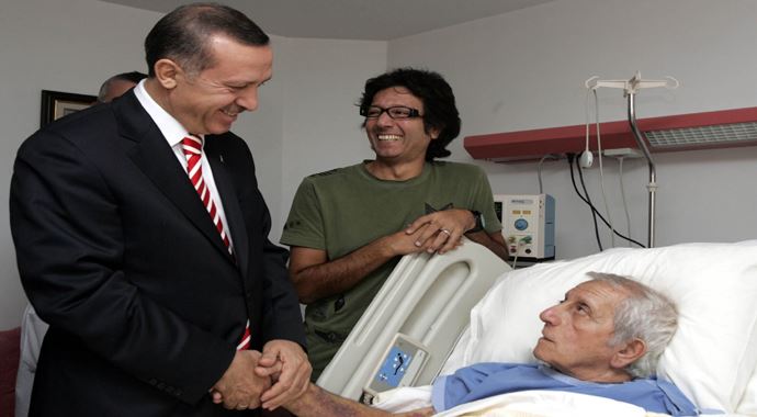 Başbakan Erdoğan, 'Nejat Uygur'un vefatı, hepimizi yasa boğdu' Başbakan Erdoğan, 'Nejat Uygur'un vefatı, hepimizi yasa boğdu'