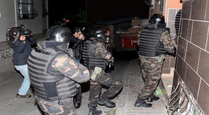 İstanbul'da şafak operasyonu İstanbul'da şafak operasyonu