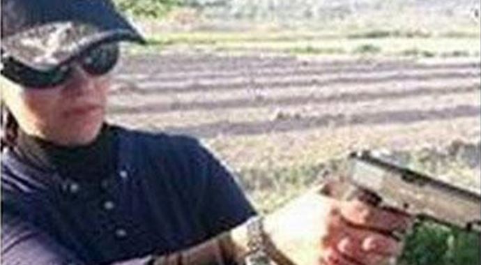 Annesinin poz verdiği tabancayla cinayet işledi Annesinin poz verdiği tabancayla cinayet işledi