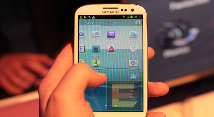 Samsung Galaxy S3'ün çökme sorunu çözüldü Samsung Galaxy S3'ün çökme sorunu çözüldü