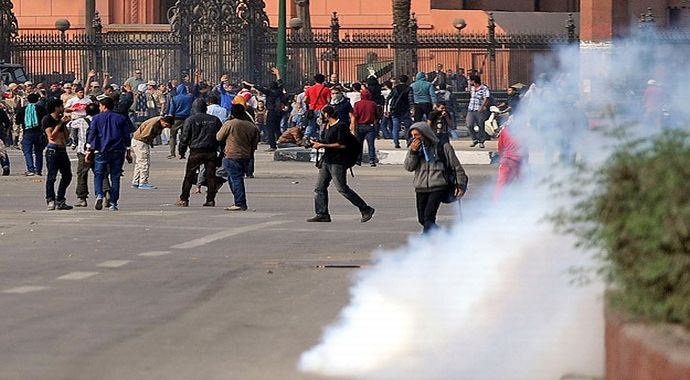 Mısır'da darbe yanlıları ile karşıtları arasında çatışma Mısır'da darbe yanlıları ile karşıtları arasında çatışma