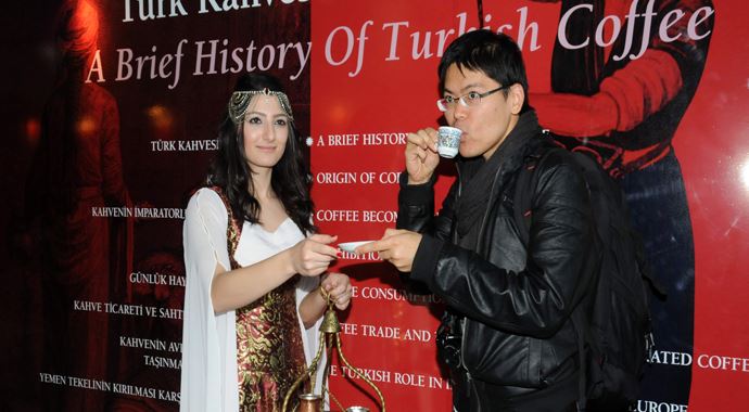 Havalimanında yolcular Türk kahvesiyle uğurlanıyor Havalimanında yolcular Türk kahvesiyle uğurlanıyor