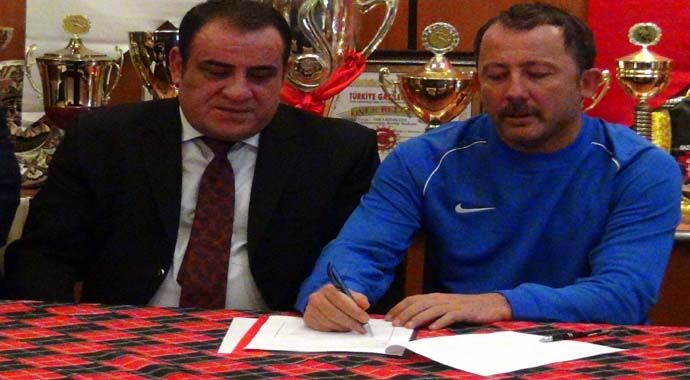 Sergen Yalçın imzayı attı, peki ne kadar kalacak işte detaylar Sergen Yalçın imzayı attı, peki ne kadar kalacak işte detaylar