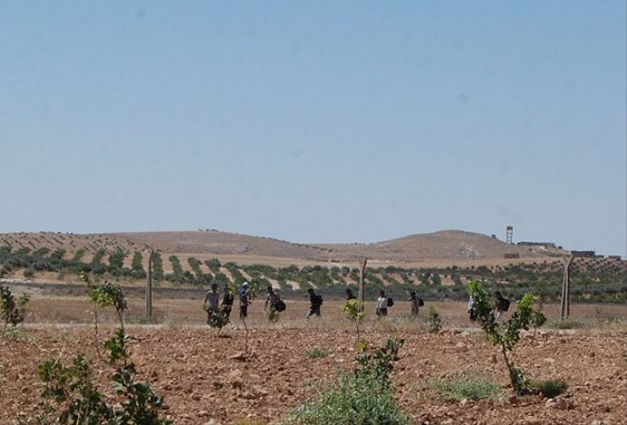 Suriye'ye geçmeye çalışan guruba müdahale Suriye'ye geçmeye çalışan guruba müdahale