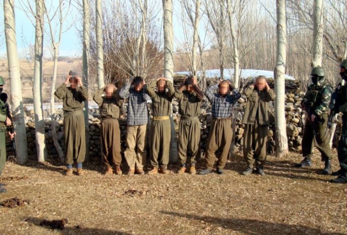 Terör örgütünden kaçan 11 terörist teslim oldu Terör örgütünden kaçan 11 terörist teslim oldu