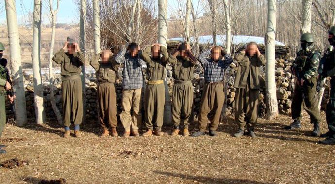 Şırnak'ta örgütten kaçan 11 terörist teslim oldu Şırnak'ta örgütten kaçan 11 terörist teslim oldu