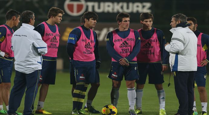 Fenerbahçe, Antalyaspor maçına hazırlanıyor