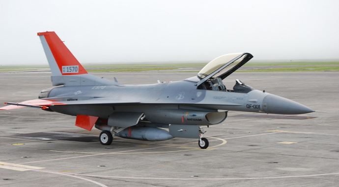 QF-16 uçağı insansız uçtu