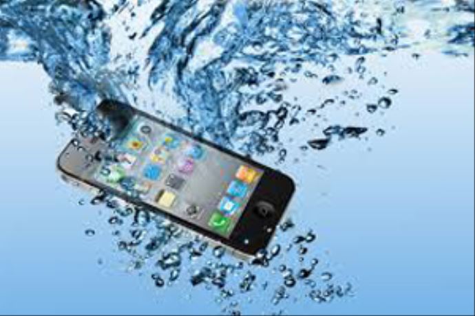 Suya düşen iPhone'nunuzun yerine yenisini verecekler Suya düşen iPhone'nunuzun yerine yenisini verecekler