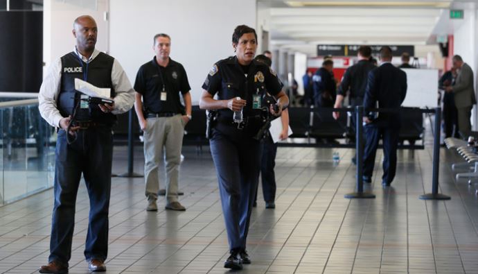 Los Angeles Havalimanı'nda ateş açıldı, terminal boşaltıldı