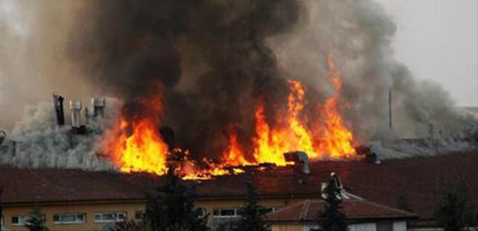 Öğrenci yurdunda çıkan yangın korku saçtı