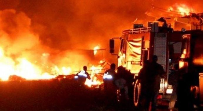 Gaziosmanpaşa'da Perde Fabrikası alev alev yandı Gaziosmanpaşa'da Perde Fabrikası alev alev yandı
