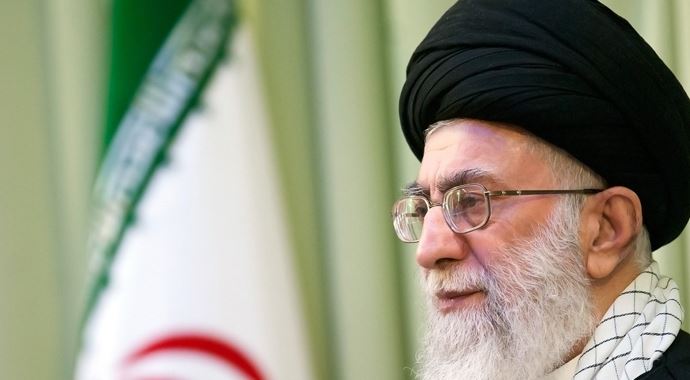 Hamaney 'Fransa, ABD ve İsrail önünde diz çöktü' Hamaney 'Fransa, ABD ve İsrail önünde diz çöktü'