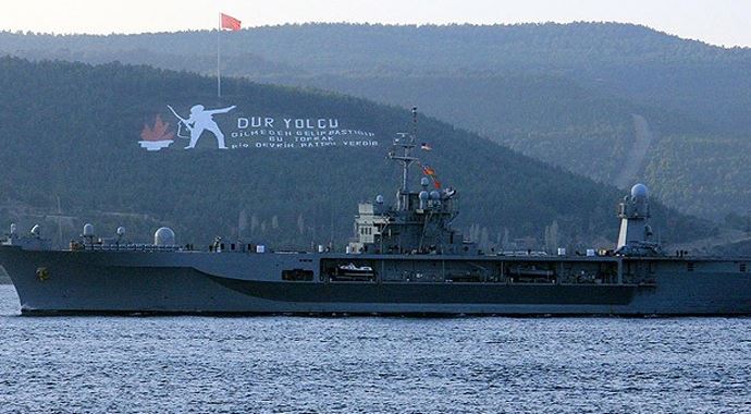Askeri ABD gemisi Çanakkale Boğazı'ndan geçti Askeri ABD gemisi Çanakkale Boğazı'ndan geçti