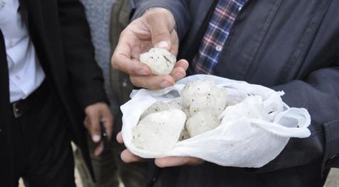 Elazığ'da buz kütlesi yağdı Elazığ'da buz kütlesi yağdı