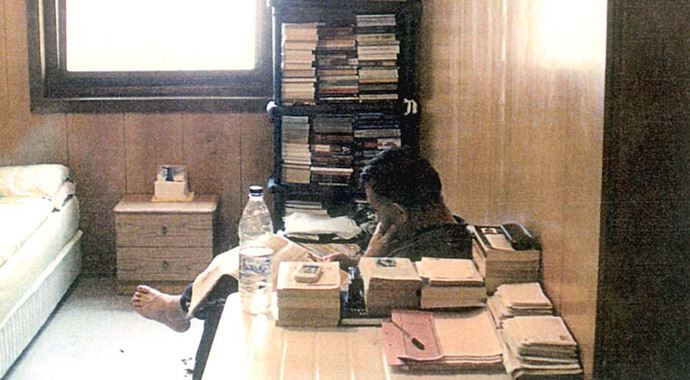 Öcalan, yakın tarihi araştırıyor Öcalan, yakın tarihi araştırıyor