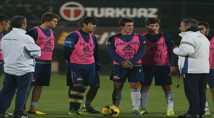 Fenerbahçe, Antalyaspor maçına hazırlanıyor Fenerbahçe, Antalyaspor maçına hazırlanıyor
