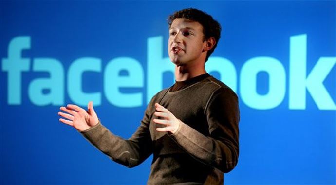 Facebook sert kayaya çarptı