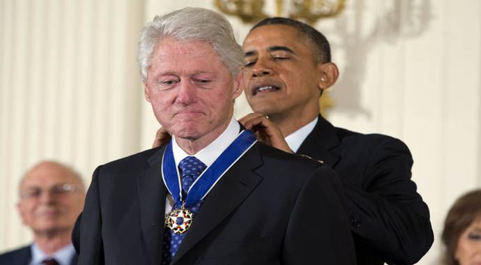 Barac Obama'dan Bill Clinton'a Özgürlük Madalyası Barac Obama'dan Bill Clinton'a Özgürlük Madalyası