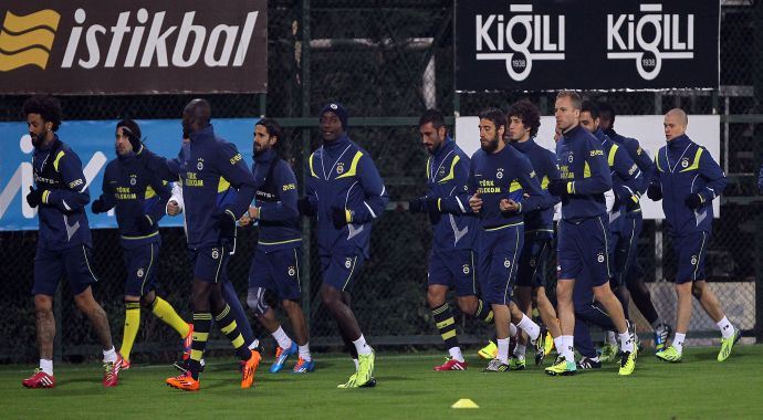 Fenerbahçe Antalyaspor&#039;a bileniyor