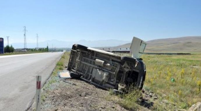 Hatay&#039;da korkunç trafik kazası, 4 ölü 17 yaralı 