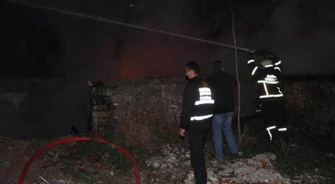 Bursa'da metruk binada yangın Bursa'da metruk binada yangın
