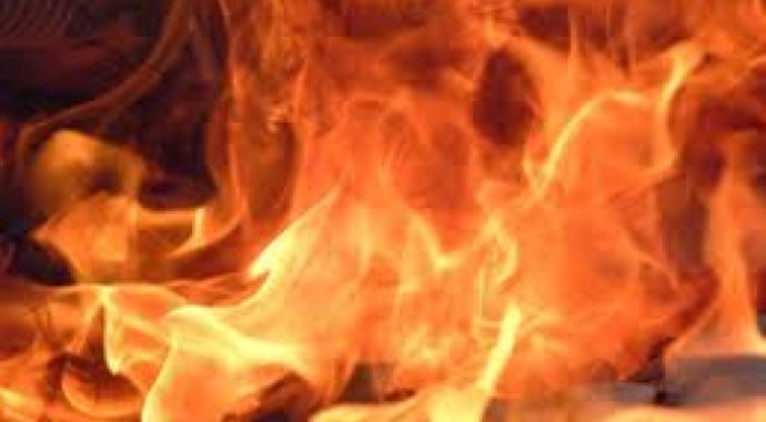 Elbiseleri tutuşan yaşlı kadın yanarak öldü Elbiseleri tutuşan yaşlı kadın yanarak öldü