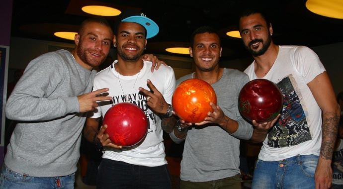 Beşiktaşlı oyuncular bowlingle stres attı Beşiktaşlı oyuncular bowlingle stres attı