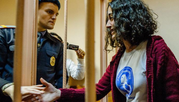 'Holiganlık'la suçlanan Greenpeace üyesi Gizem Akhan serbest 'Holiganlık'la suçlanan Greenpeace üyesi Gizem Akhan serbest