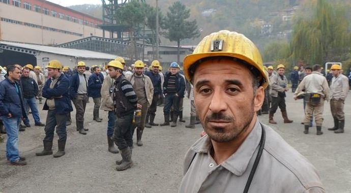 Protestocu işçiler kendilerini ocağa kapattı